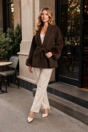Manteau court ample col châle | Variante Marron - Lifestyle | Lounelle Paris