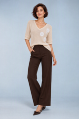 Beige V-hals T-shirt met geborduurde bloemen