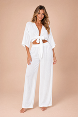 Crop top met knoop en wijde broek