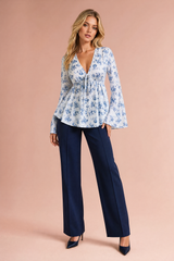 Gebloemde blouse met V-hals en uitlopende mouwen