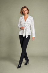 Witte gestippelde trenchcoat met riem