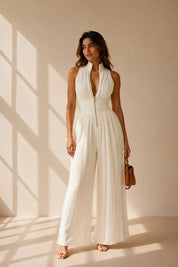 Witte geplooide jumpsuit met opstaande kraag