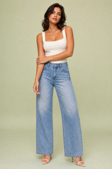 Lichtblauwe jeans met middelhoge taille en wijde pijpen
