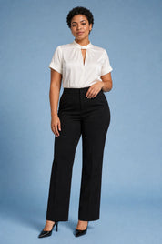 Blouse satinée col montant manches courtes | Porté sur une autre silhouette | Lounelle Paris