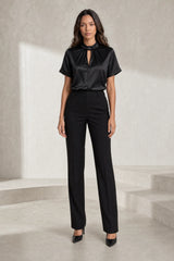 Blouse satinée col montant manches courtes