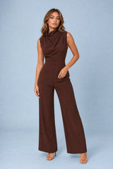 Vloeiende jumpsuit met gedrapeerde kraag