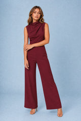 Vloeiende jumpsuit met gedrapeerde kraag