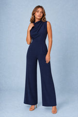 Vloeiende jumpsuit met gedrapeerde kraag