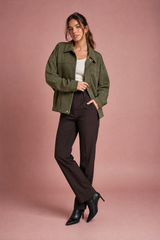 Ruime leger groene jas met shirtkraag