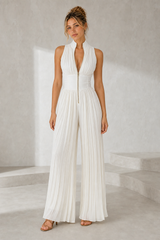 Witte geplooide jumpsuit met opstaande kraag