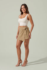 Hoge taille wikkel-short