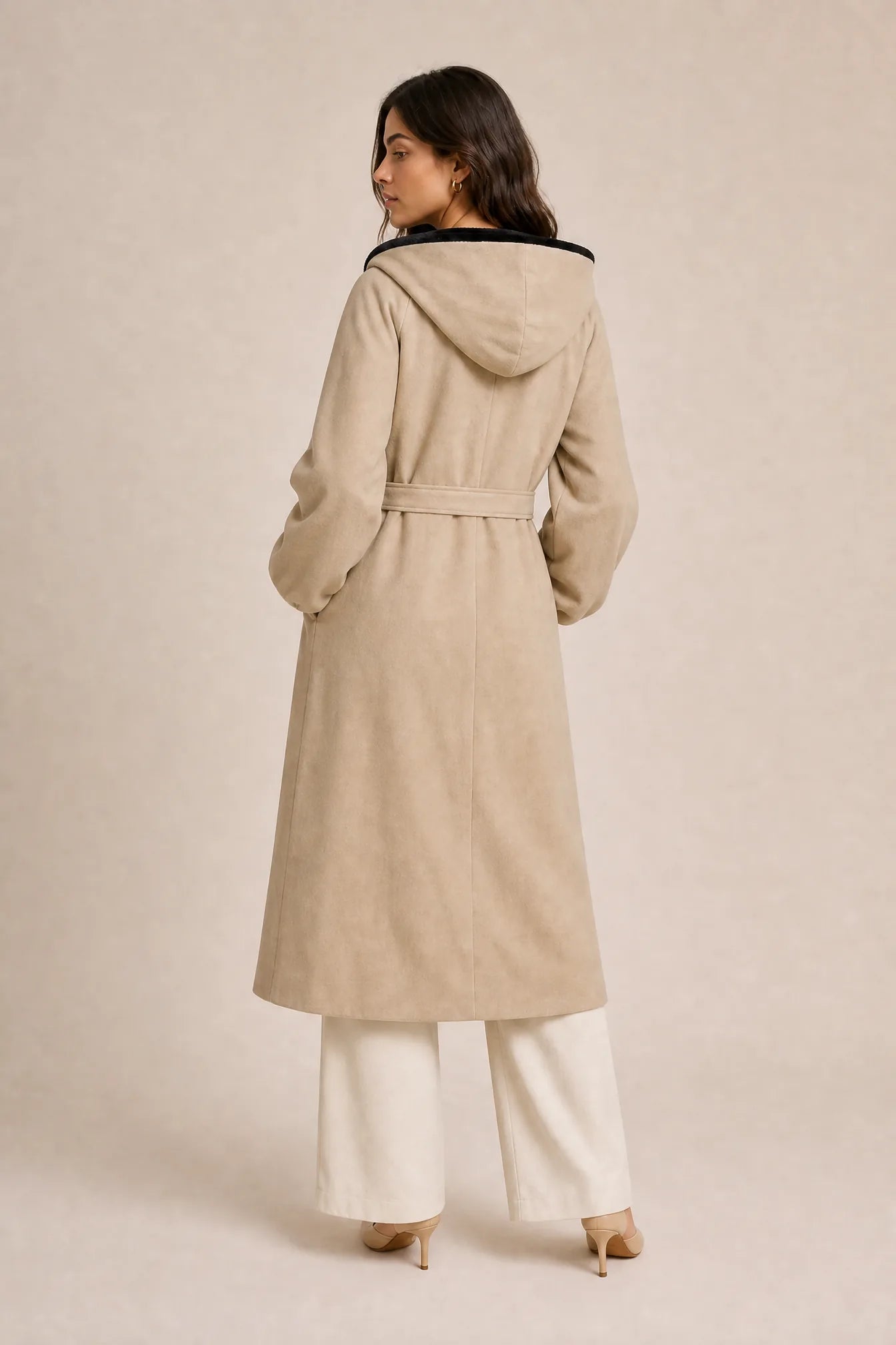 Manteau beige matelassé à capuche | Vue de dos | Lounelle Paris