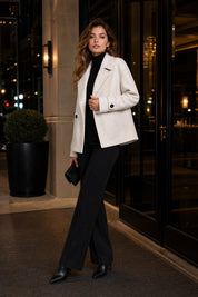 Manteau court écru double boutonnage | Deuxième photo lifestyle | Lounelle Paris