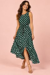 Groene maxi-jurk met polkadotprint, hooggesloten hals en drapering