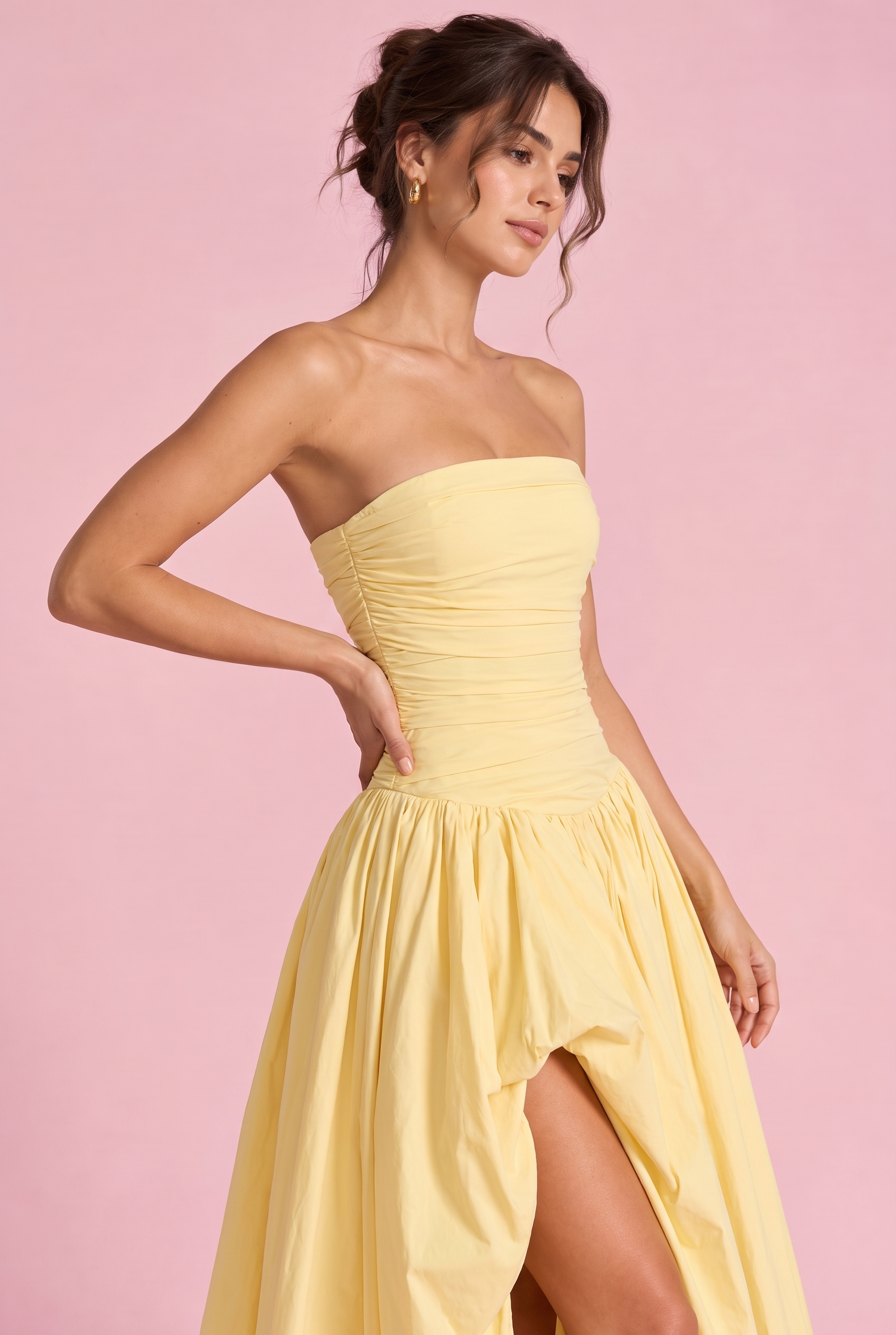 Robe longue jaune froncée sans bretelles | Vue rapprochée | Lounelle Paris