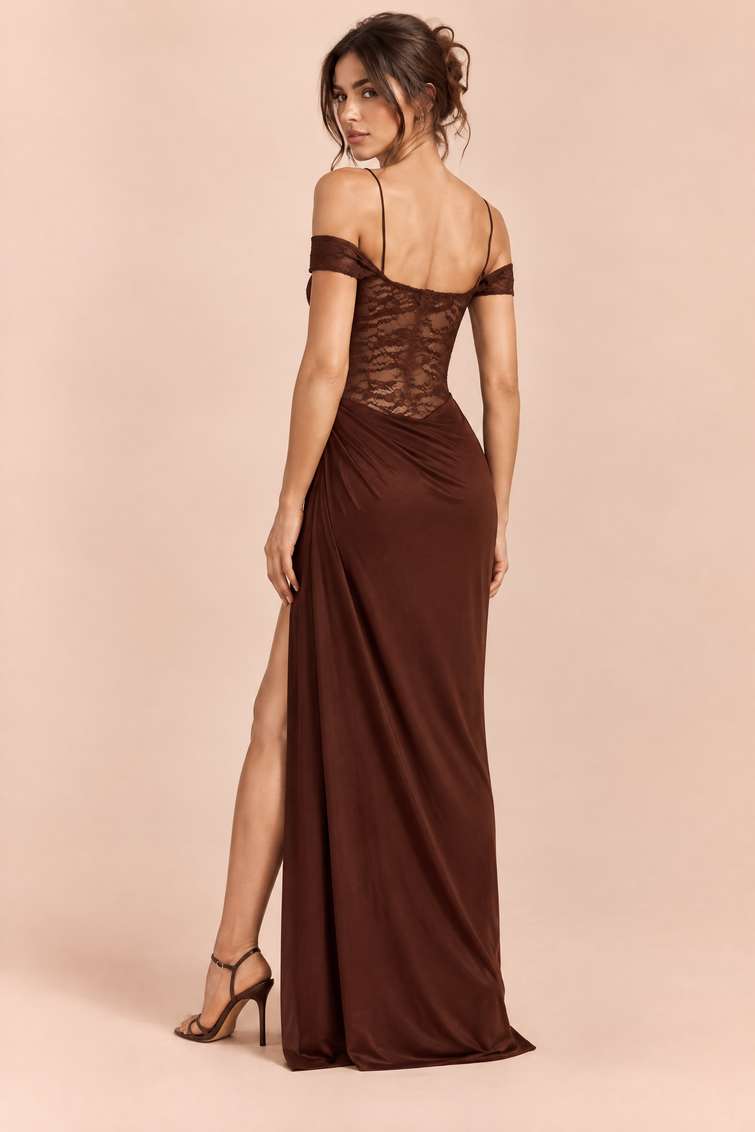 Robe longue marron en dentelle froncée | Vue de dos | Lounelle Paris