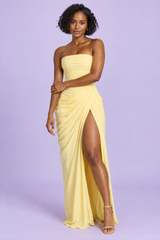Gele gerimpelde maxi-jurk met hoge hals en split