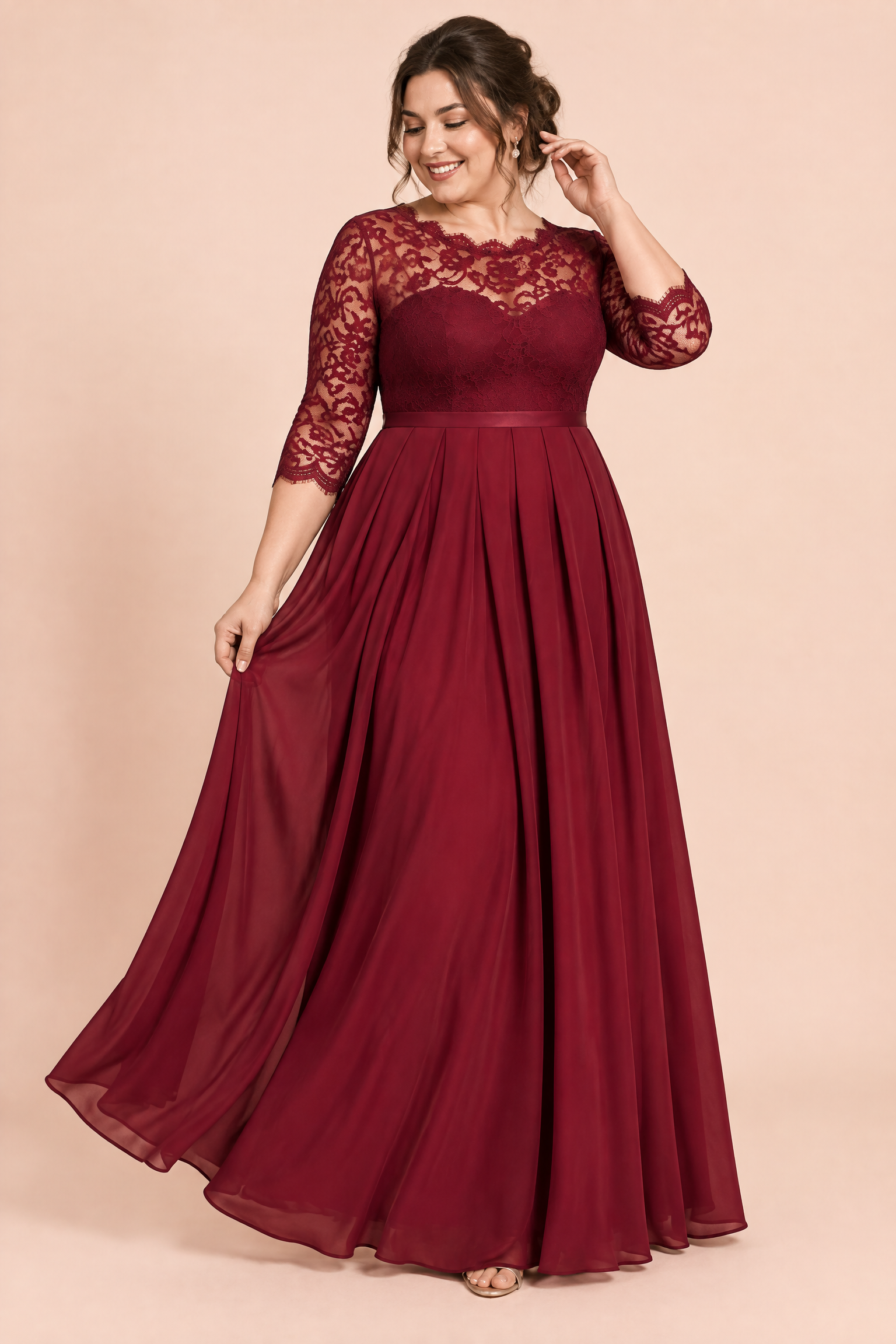 Robe longue bordeaux à empiècement en dentelle | Porté sur une silhouette plus ronde | Lounelle Paris