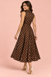 Robe midi marron foncé à pois et dos nu | Vue de dos | Lounelle Paris