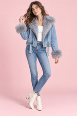 Blauw cropped bikerjack met getailleerde pasvorm en bontkraag