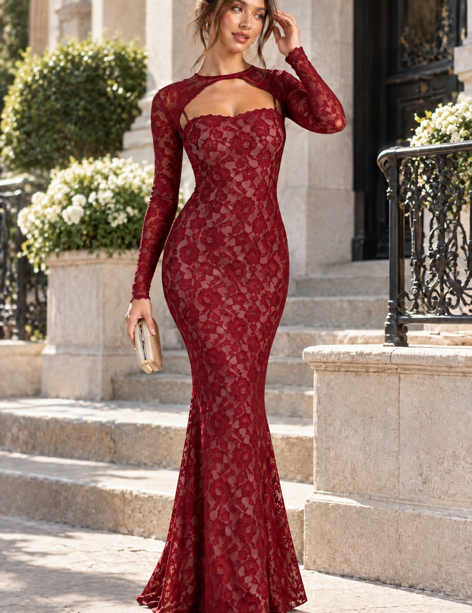 Robe longue en dentelle bordeaux à décolleté cœur | Photo lifestyle | Lounelle Paris