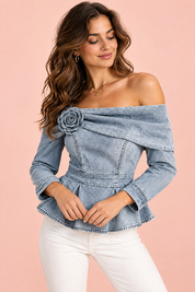 Blouse gris clair à épaules dénudées et basque | Vue rapprochée | Lounelle Paris