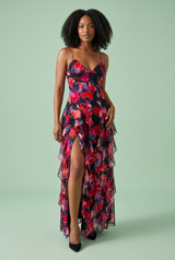 Zwarte asymmetrische maxi-jurk met lelieprint en cape-mouwen