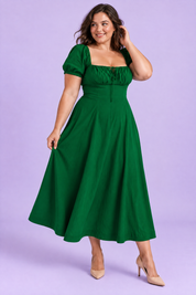 Robe midi vert foncé à coupe trapèze et encolure carrée | Porté sur une silhouette plus ronde | Lounelle Paris