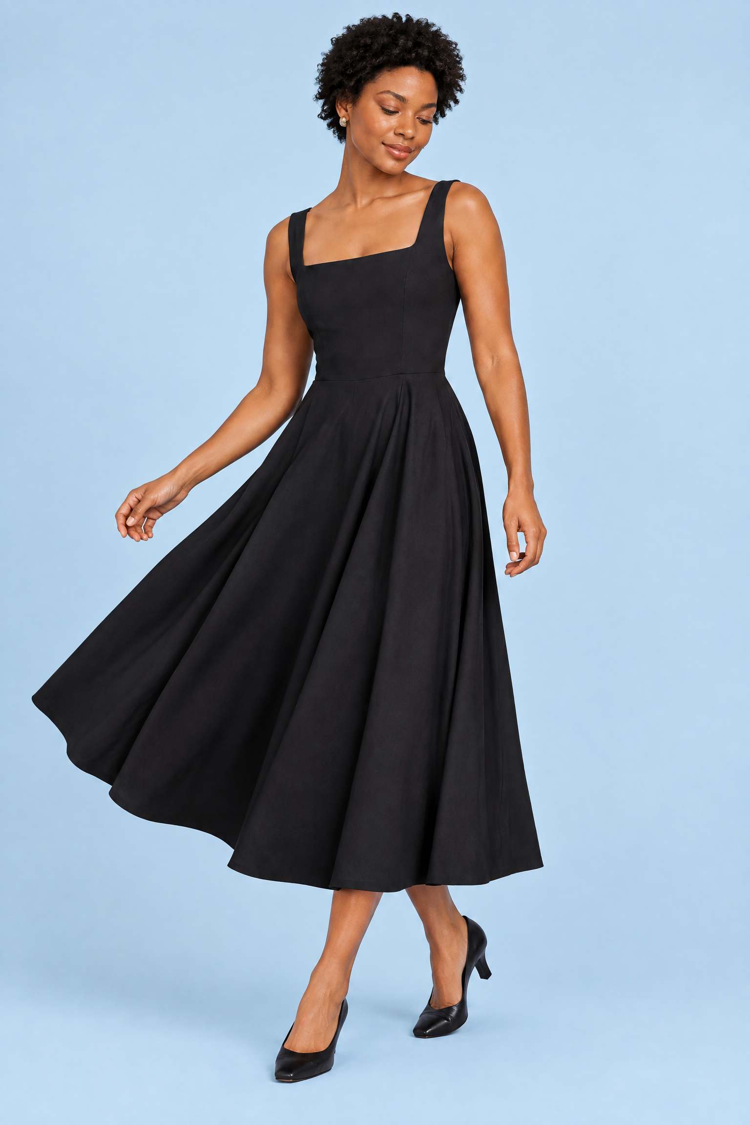 Robe midi noire à fines bretelles et ourlet ample | Vue en mouvement | Lounelle Paris