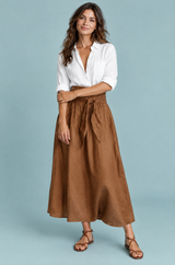 Set met overhemd en bruine rok met strikceintuur