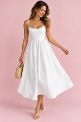 Witte geplisseerde midi-jurk met fit-and-flare-silhouet