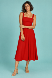 Robe midi rouge à fines bretelles et jupe ample | Vue de face | Lounelle Paris