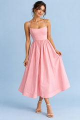 Roze geplisseerde midi-jurk met fit-and-flare-silhouet