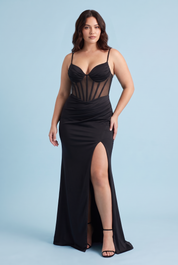 Robe longue noire façon corset, froncée et fendue | Porté sur une autre silhouette | Lounelle Paris