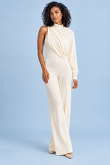 Gebroken witte jumpsuit met hoge hals en één lange mouw