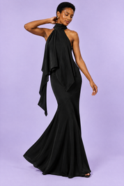 Jupe longue asymétrique noire à imprimé floral en satin mat | Vue en mouvement | Lounelle Paris