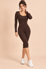 Bruine jumpsuit met ronde hals en korsetdetail