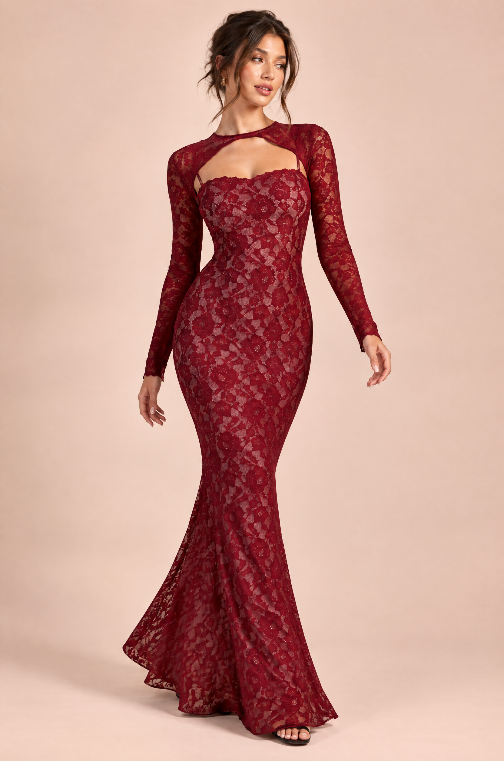 Robe longue en dentelle bordeaux à décolleté cœur | Vue en mouvement | Lounelle Paris