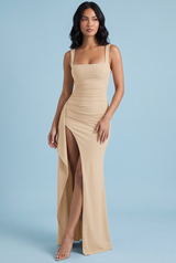 Beige maxi-jurk met vierkante hals en split