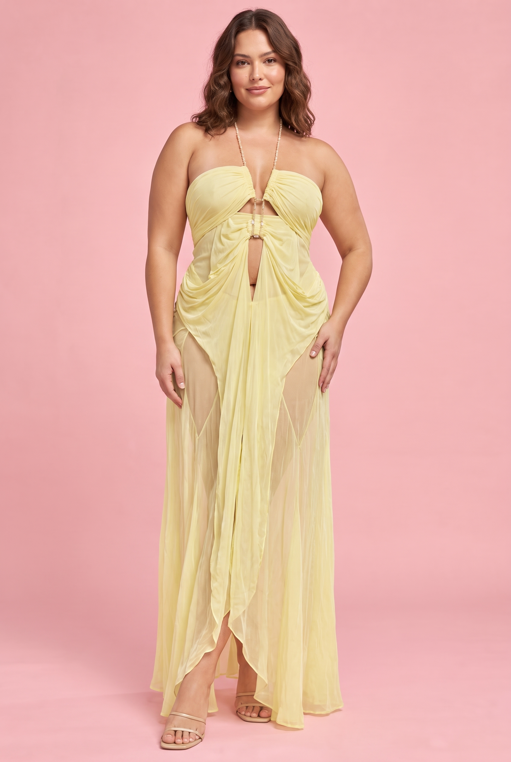 Robe longue jaune asymétrique à découpes | Porté sur une silhouette plus ronde | Lounelle Paris