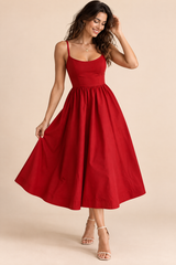 Rode geplisseerde midi-jurk met fit-and-flare-silhouet