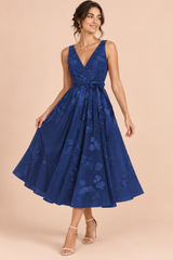 Marineblauwe gebloemde fit-and-flare midi-jurk