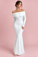 Witte asymmetrische maxi-jurk met plooien, blote schouders en open rug