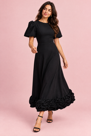 Robe longue noire à manches bouffantes et volant | Vue en mouvement | Lounelle Paris