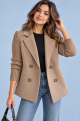 Bruine blazer met dubbele rij knopen en revers