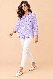 Chemise oversize lavande à imprimé cachemire | Vue en mouvement | Lounelle Paris