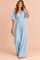 Lichtblauwe jumpsuit met V-hals en wijde pijpen