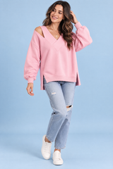 Roze top met V-hals en open schouders