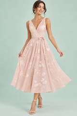 Lichtroze gebloemde fit-and-flare midi-jurk