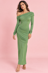 Groene maxi-jurk met één schouder, lange mouwen en ruches